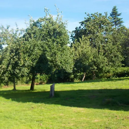 Maison Charmante à Avec Jardin Clôturé