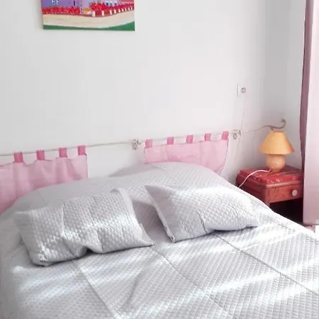 Maison Charmante à Avec Jardin Clôturé *