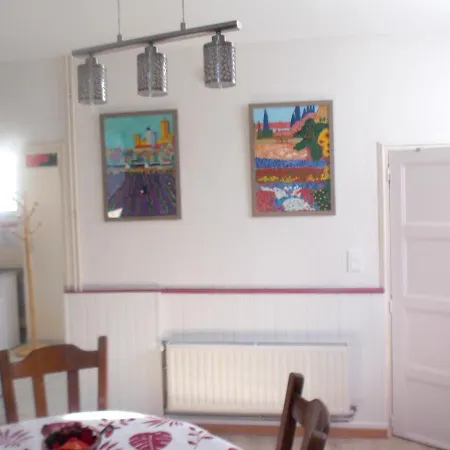 Maison Charmante à Avec Jardin Clôturé