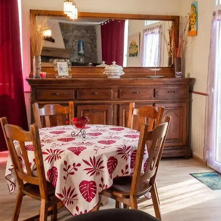 Semesterbostad Maison Charmante A Avec Jardin Cloture Sourdeval