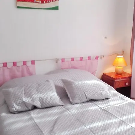 Semesterbostad Maison Charmante A Avec Jardin Cloture *