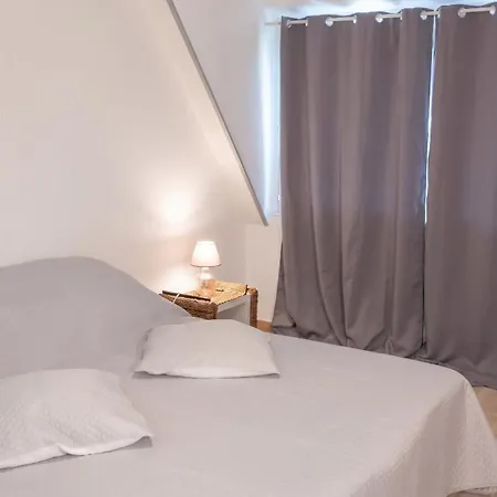 Semesterbostad Maison Charmante A Avec Jardin Cloture Sourdeval